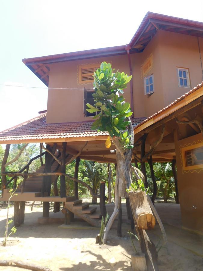Light House Beach Hut Komari Dış mekan fotoğraf